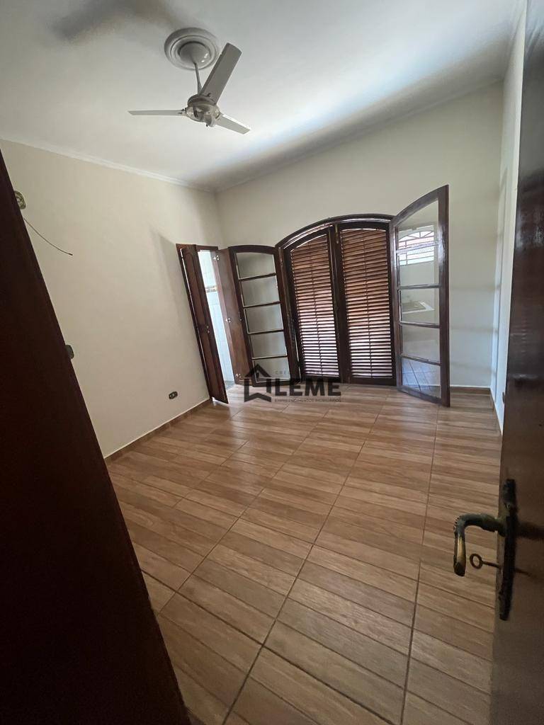 Casa à venda com 4 quartos, 226m² - Foto 5