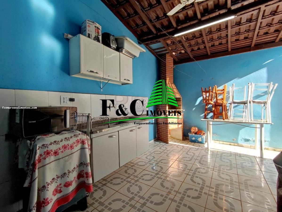 Casa à venda com 3 quartos, 160m² - Foto 2