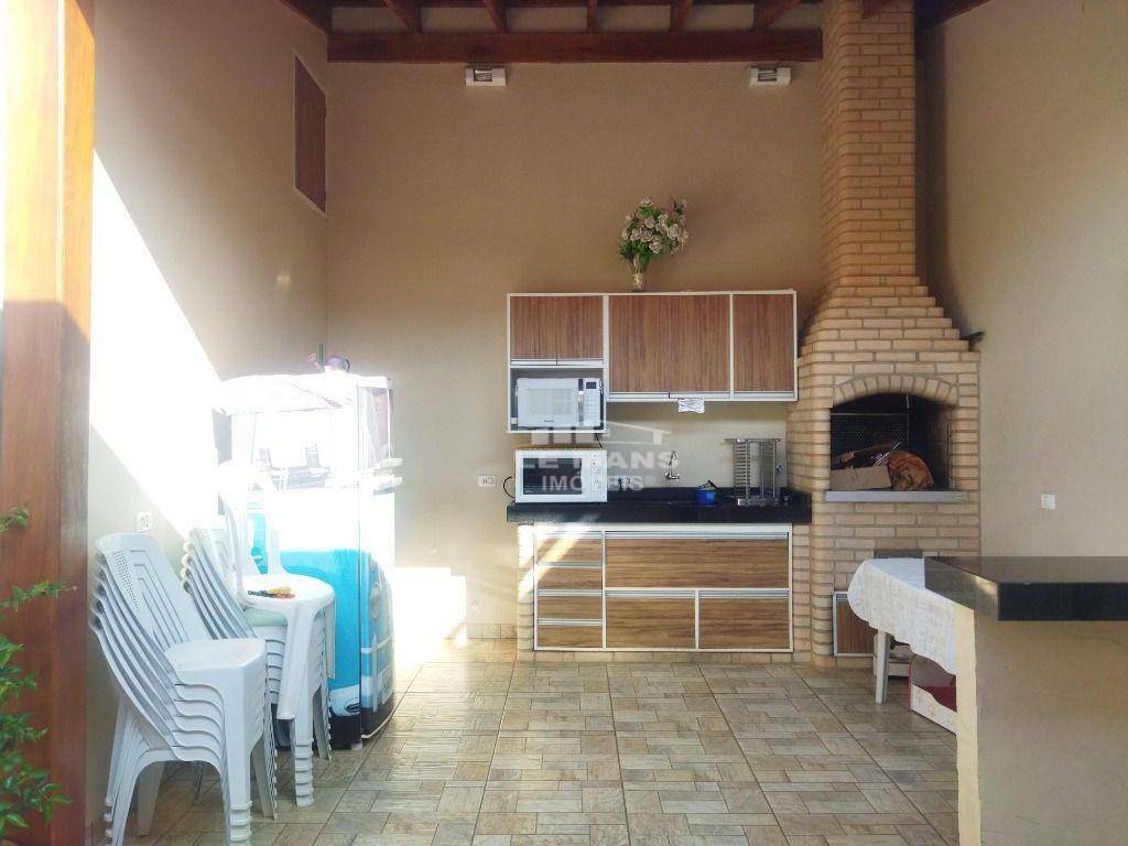 Casa à venda com 3 quartos, 150m² - Foto 2