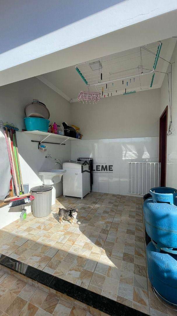 Casa de Condomínio à venda com 3 quartos, 235m² - Foto 2