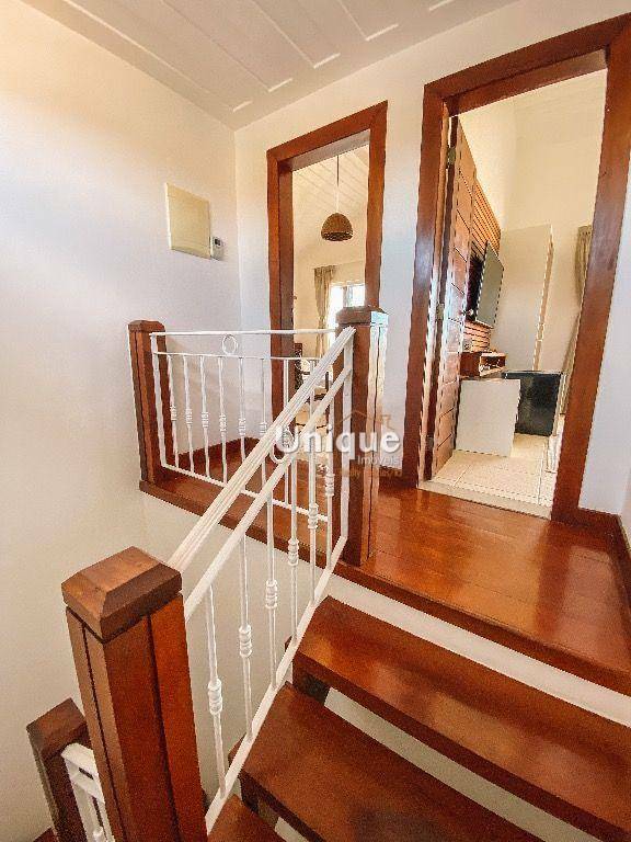 Casa de Condomínio à venda com 4 quartos, 240m² - Foto 18