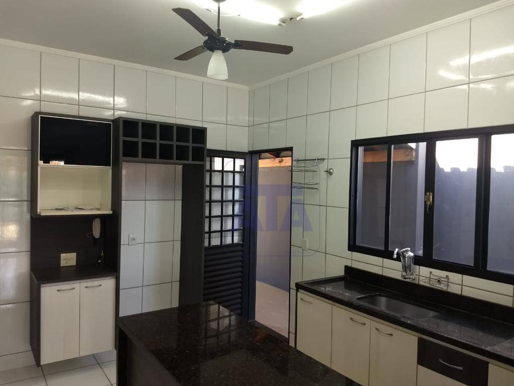 Casa à venda com 3 quartos, 134m² - Foto 14