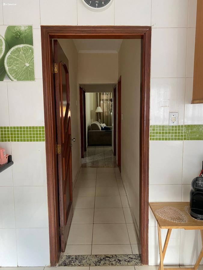 Casa à venda com 4 quartos, 300m² - Foto 17