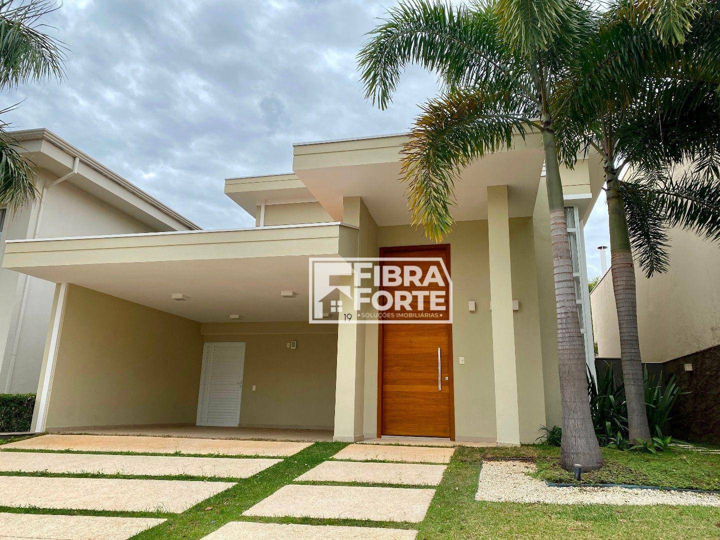 Casa de Condomínio para alugar com 3 quartos, 279m² - Foto 1