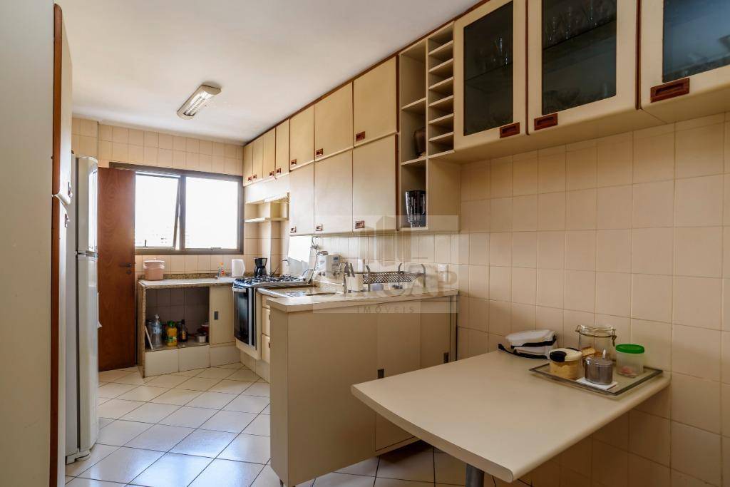 Apartamento à venda com 3 quartos, 120m² - Foto 2