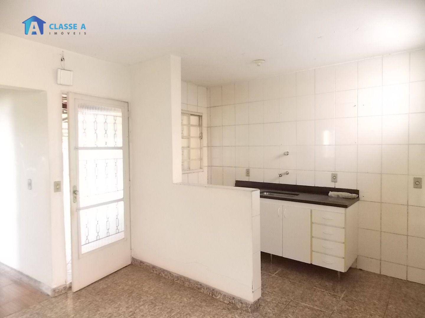 Casa à venda com 4 quartos, 200m² - Foto 31