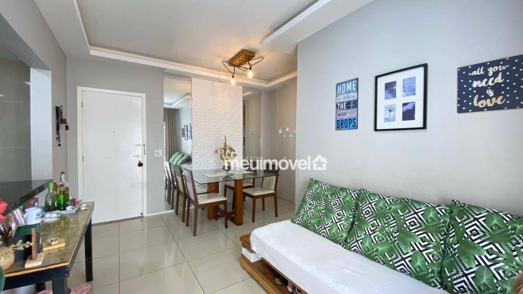 Apartamento à venda com 2 quartos, 64m² - Foto 2