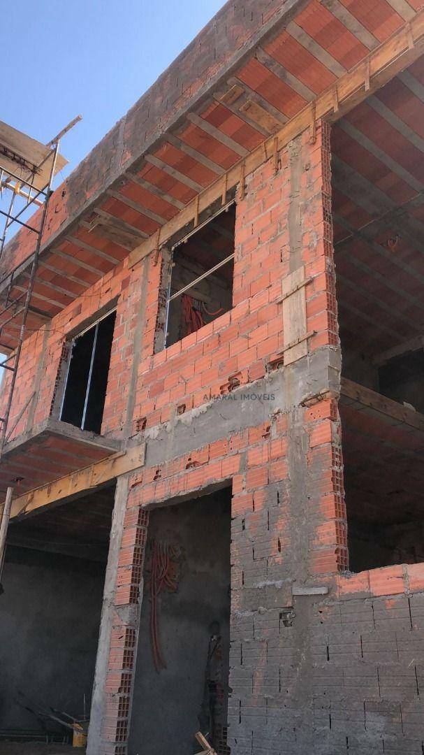 Casa de Condomínio à venda com 4 quartos, 310m² - Foto 1