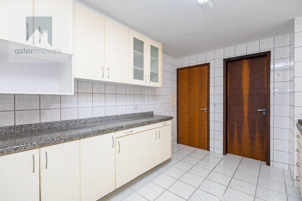 Apartamento para alugar com 3 quartos, 136m² - Foto 13