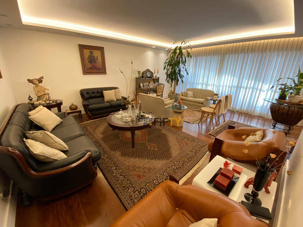 Apartamento à venda com 4 quartos, 191m² - Foto 1