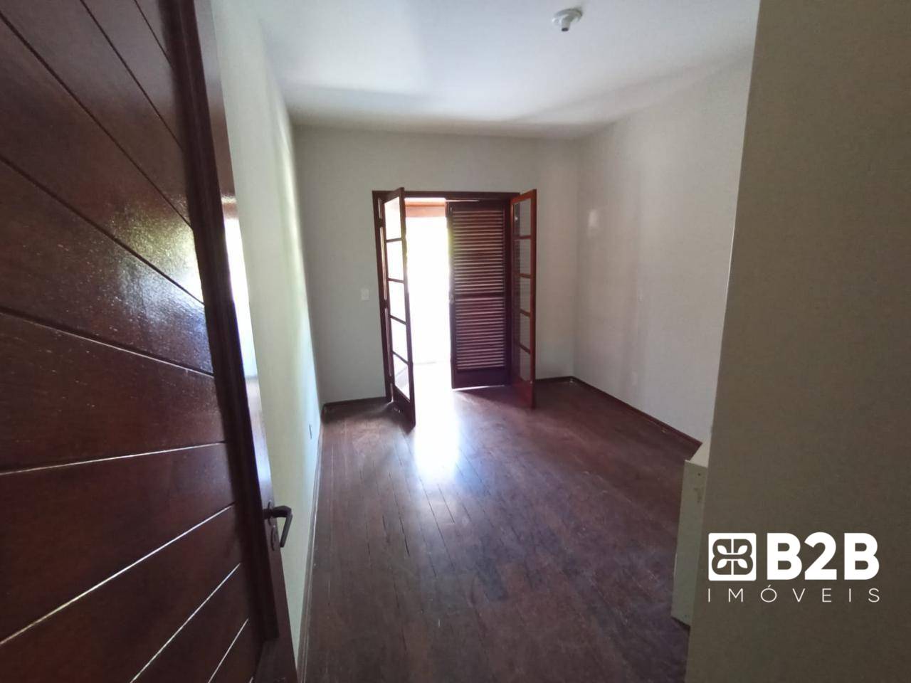 Casa à venda com 4 quartos, 189m² - Foto 9