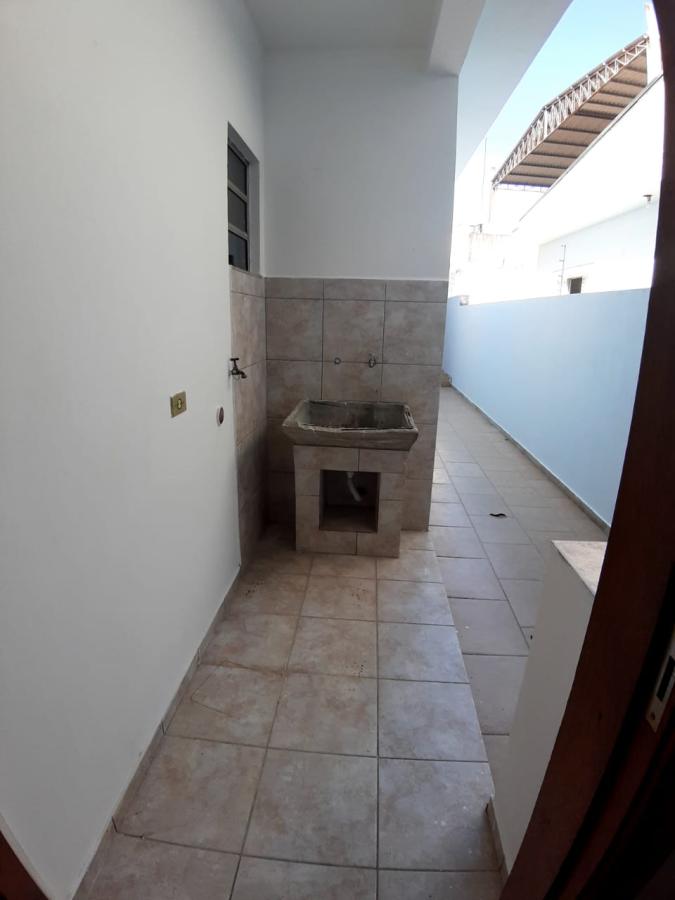 Casa para alugar com 2 quartos, 65m² - Foto 5