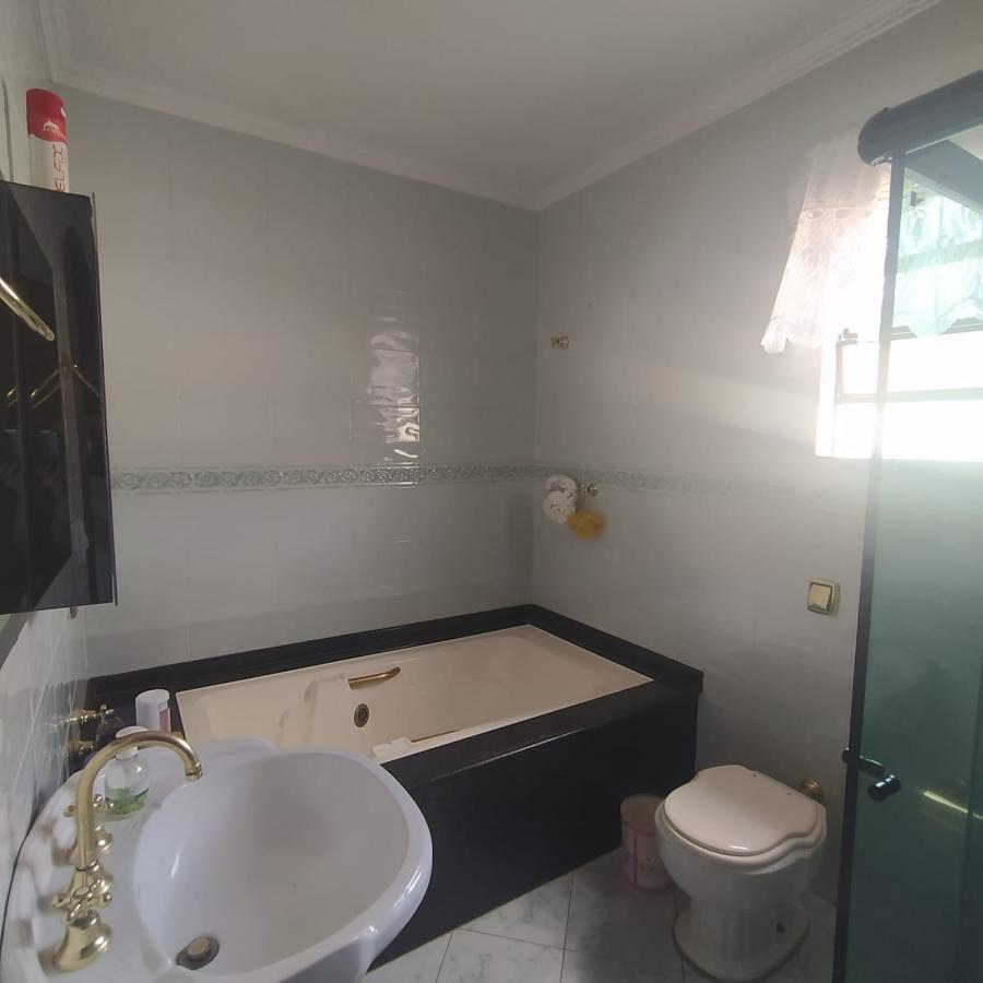 Casa à venda com 3 quartos, 220m² - Foto 25