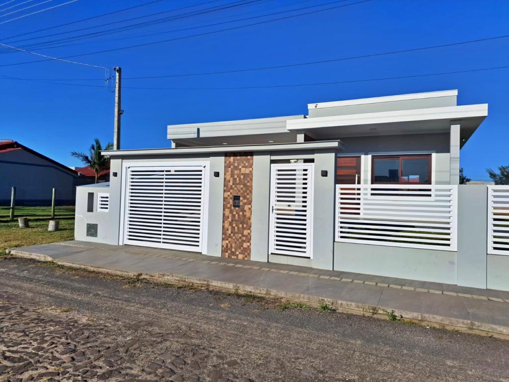 Casa à venda com 3 quartos, 162m² - Foto 1