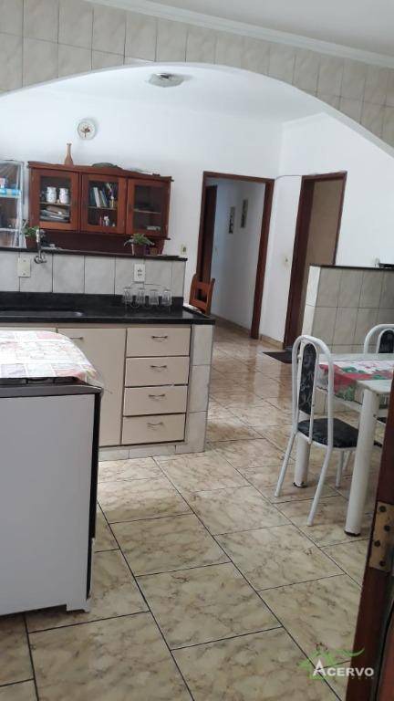 Casa à venda com 3 quartos, 170m² - Foto 8