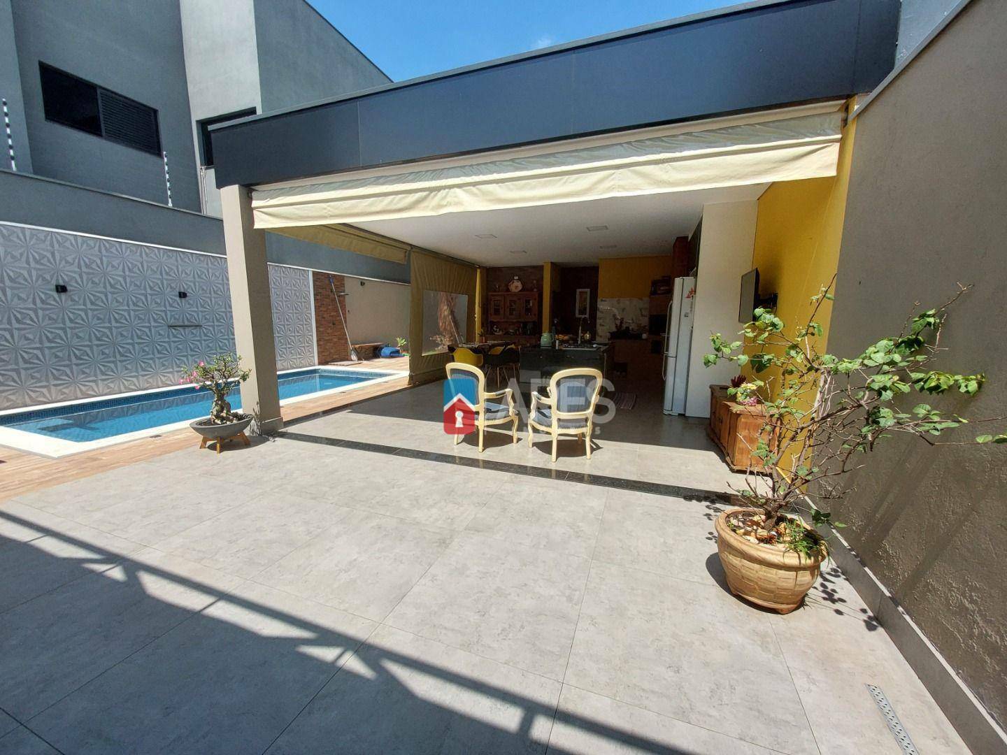 Casa à venda com 3 quartos, 270m² - Foto 2