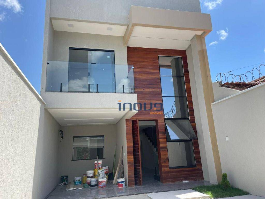 Casa à venda com 4 quartos, 176m² - Foto 1