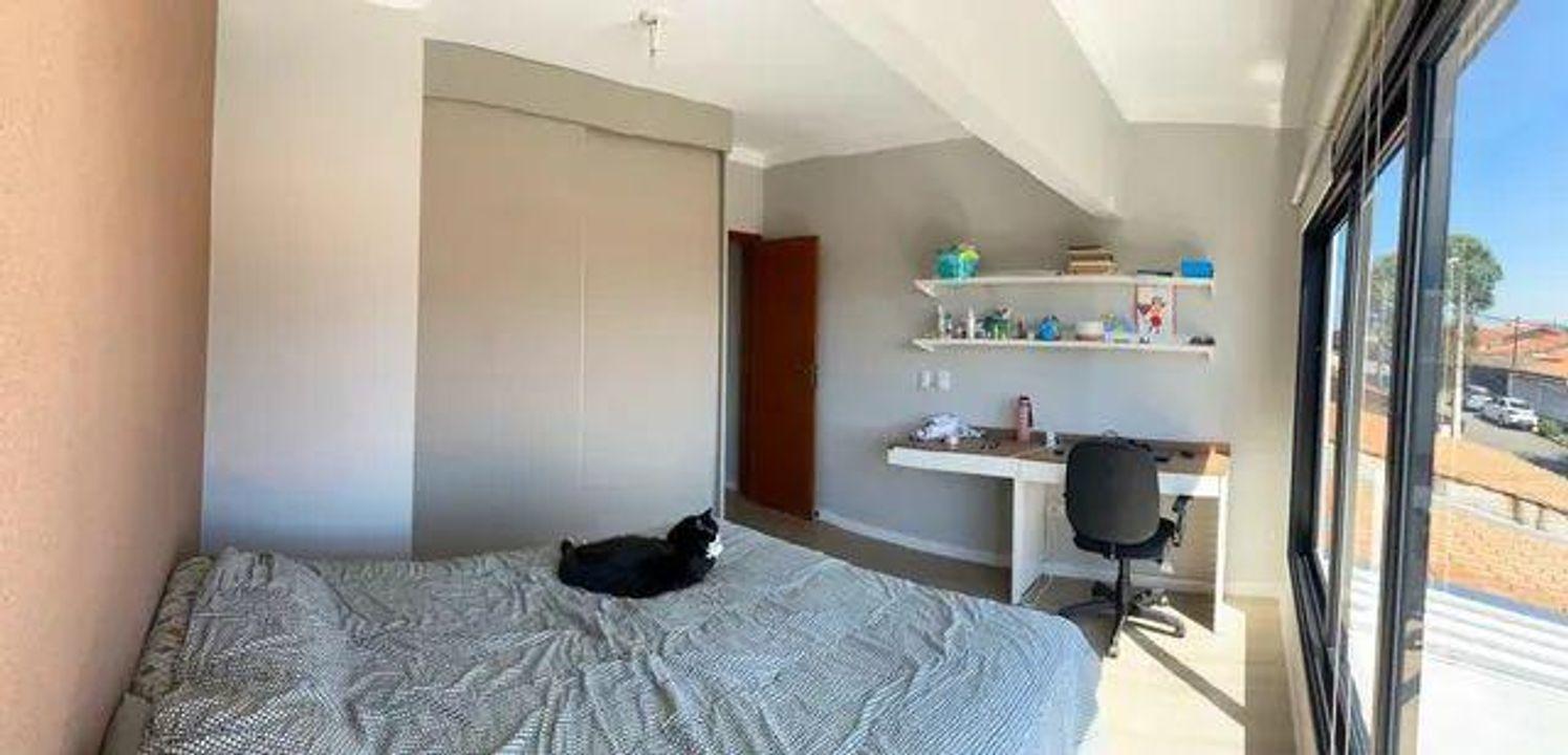 Casa à venda com 2 quartos, 130m² - Foto 3