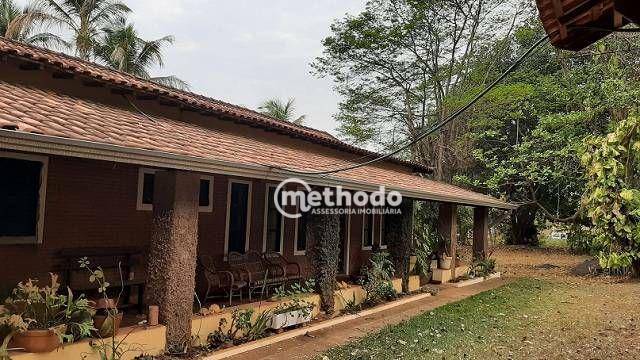 Chácara à venda com 3 quartos, 300m² - Foto 1