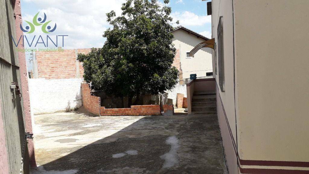 Sobrado à venda com 4 quartos, 330M2 - Foto 2