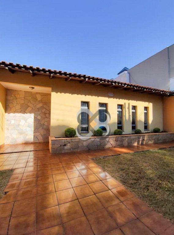 Casa à venda com 4 quartos, 258m² - Foto 2