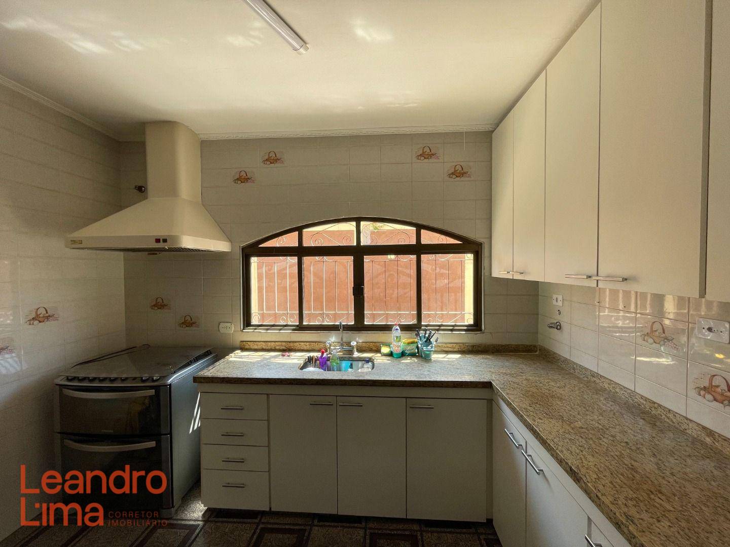 Casa à venda com 4 quartos, 350m² - Foto 9
