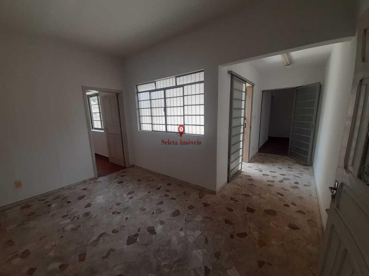 Casa para alugar com 6 quartos, 380m² - Foto 13