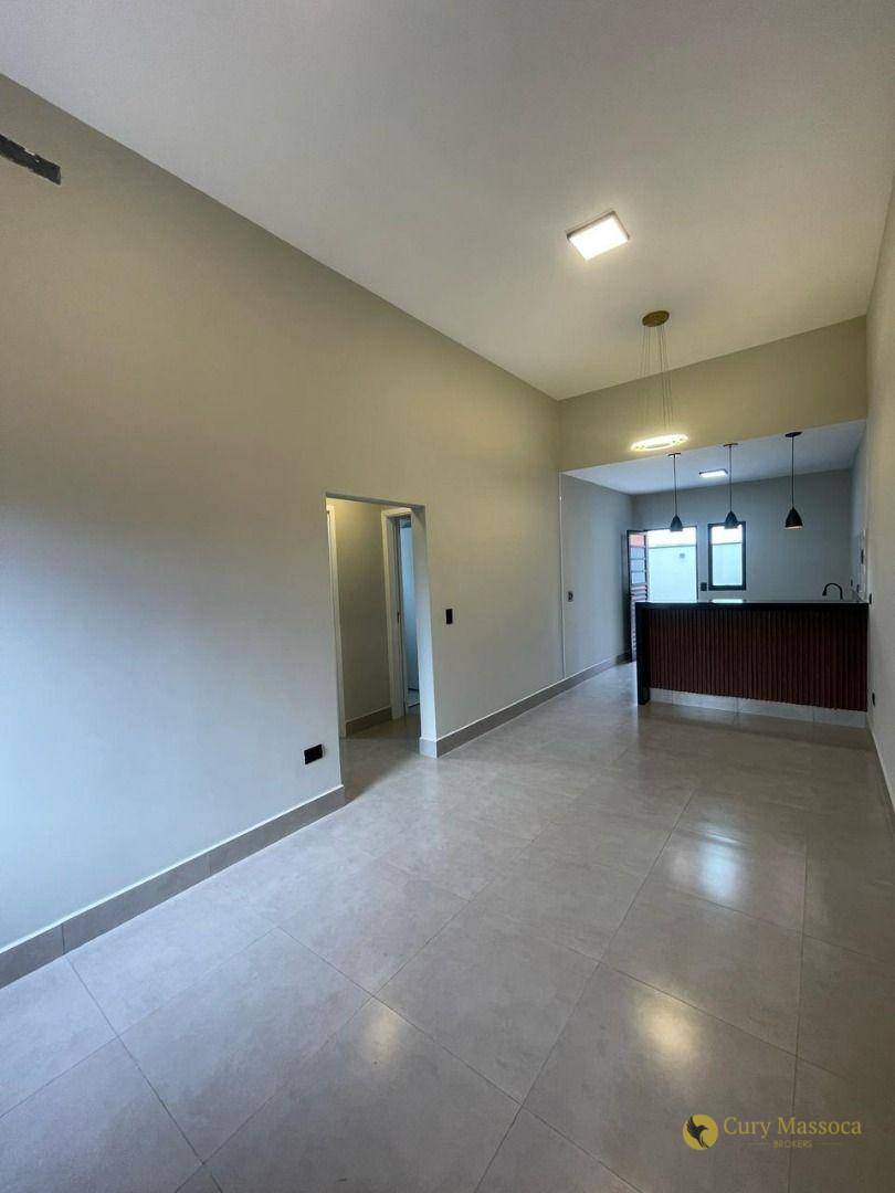 Casa à venda com 2 quartos, 70m² - Foto 4