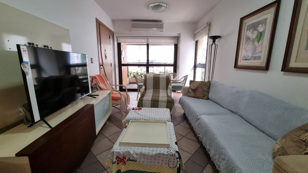 Apartamento à venda com 3 quartos, 130m² - Foto 2