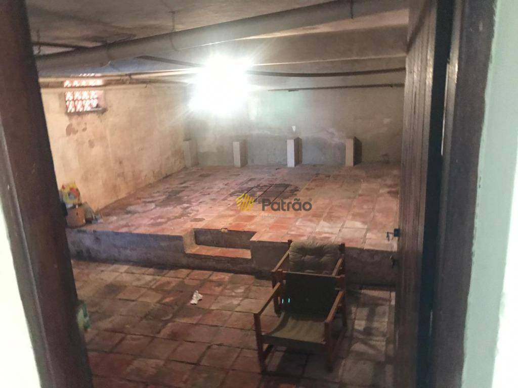 Casa à venda e aluguel com 3 quartos, 400m² - Foto 16