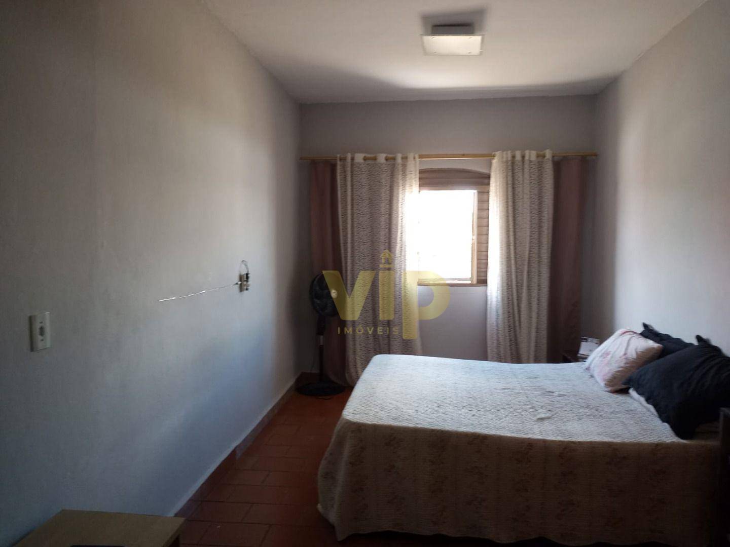 Casa à venda com 3 quartos, 250m² - Foto 2