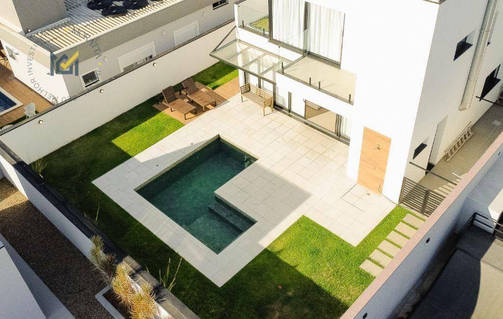 Casa de Condomínio à venda com 4 quartos, 315m² - Foto 1