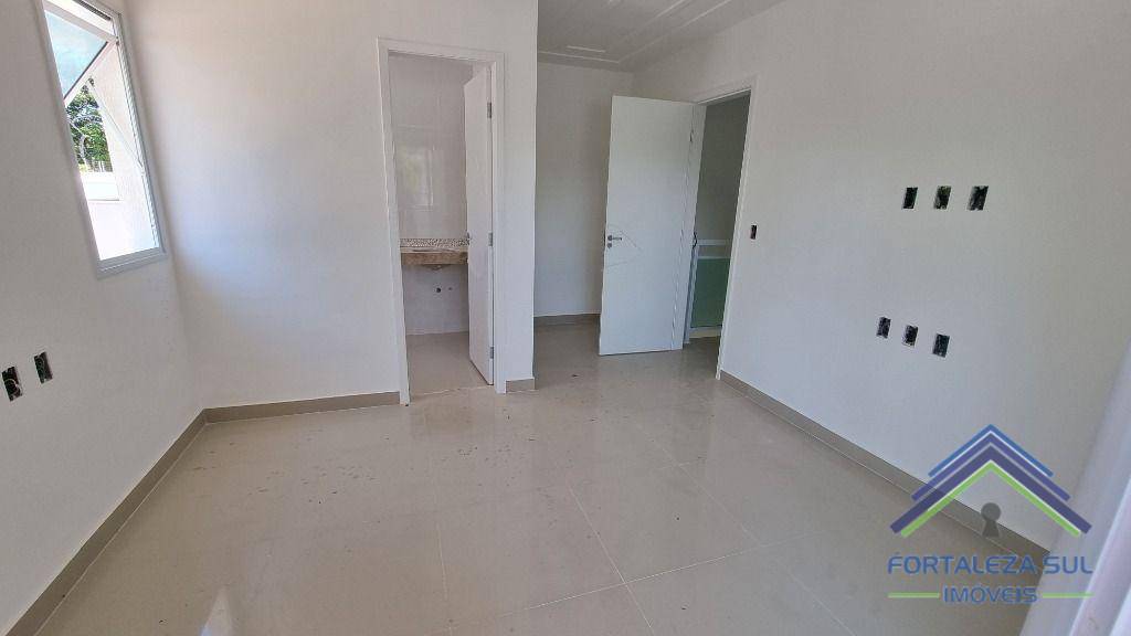 Casa de Condomínio à venda com 3 quartos, 158m² - Foto 9