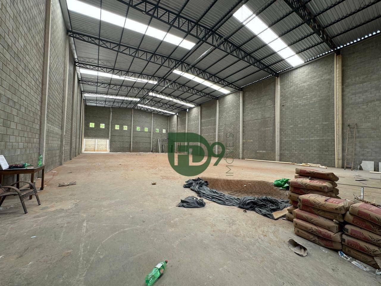 Depósito-Galpão-Armazém para alugar, 610m² - Foto 1