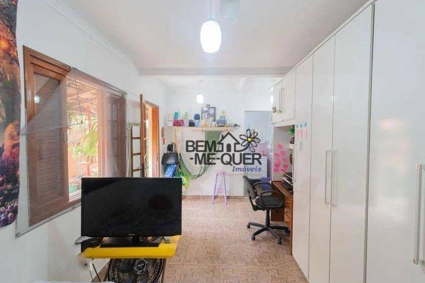 Casa à venda com 5 quartos, 208m² - Foto 44