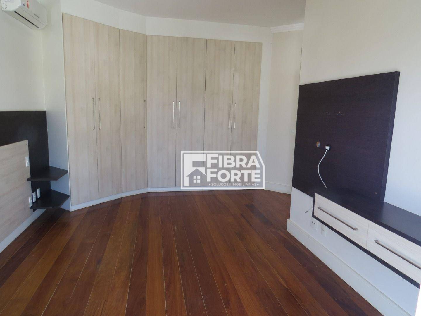 Casa de Condomínio para alugar com 4 quartos, 314m² - Foto 18