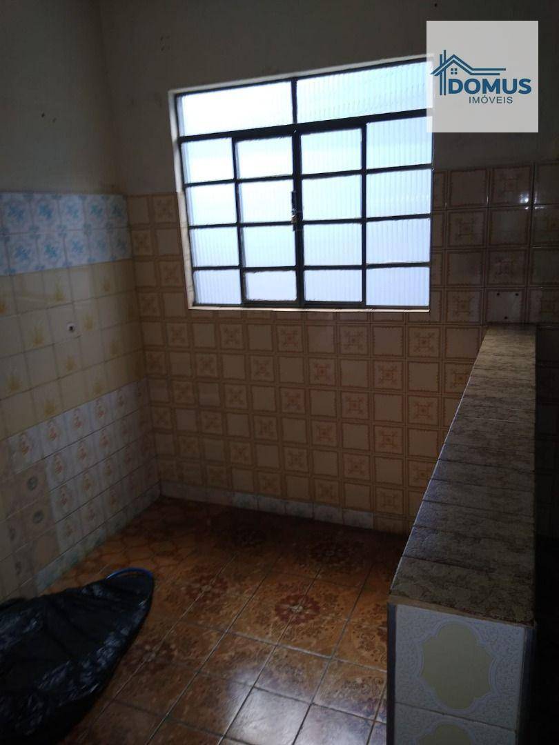 Casa à venda com 4 quartos, 98m² - Foto 14