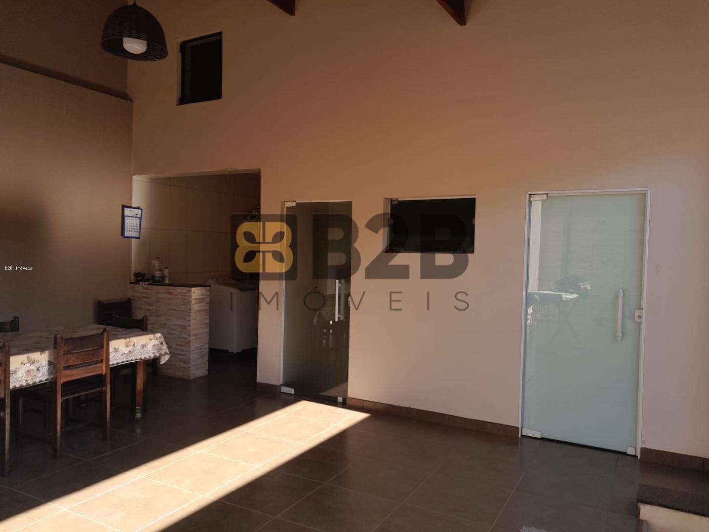 Casa à venda com 3 quartos, 249m² - Foto 3