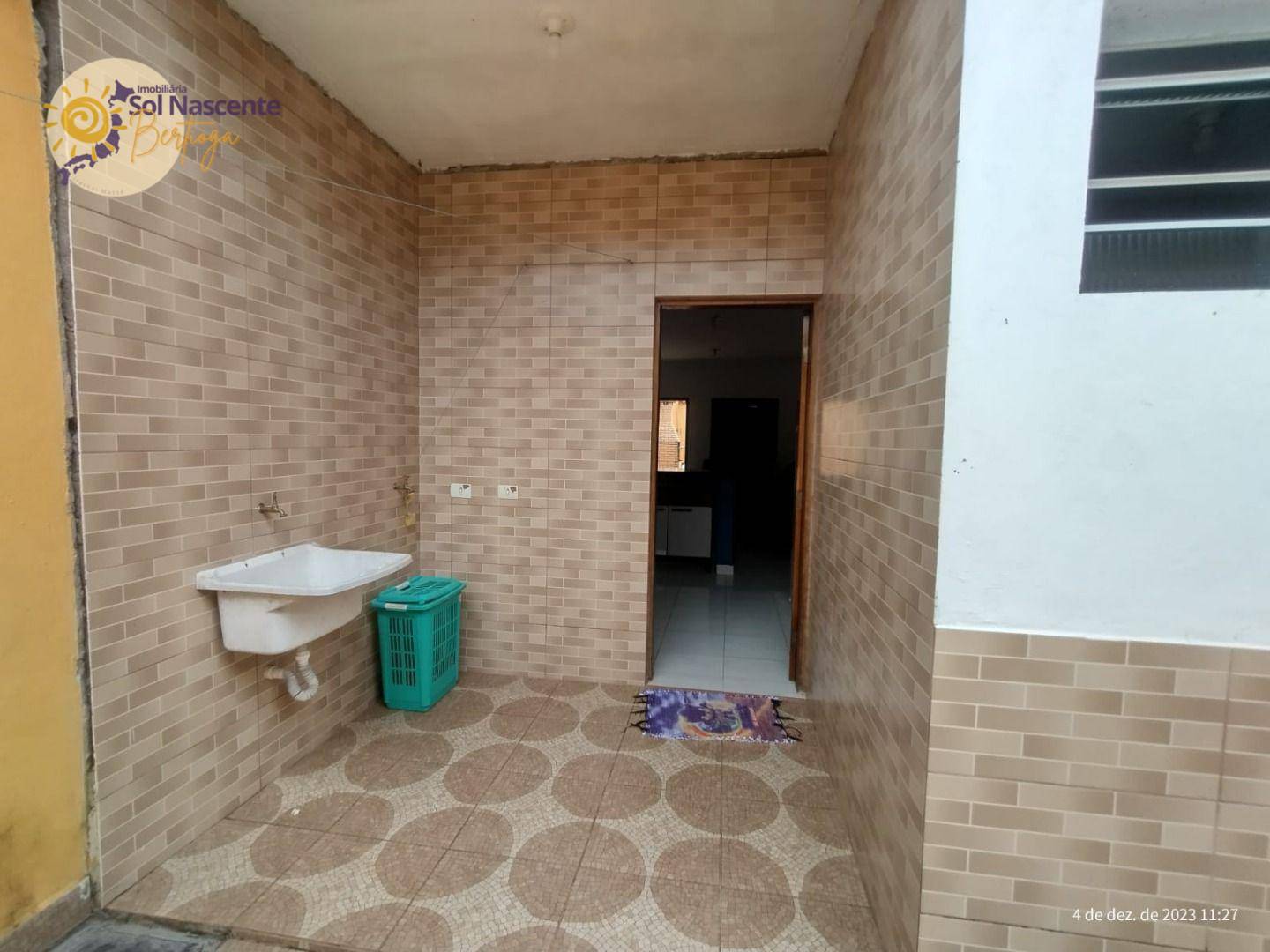 Casa à venda com 2 quartos, 70m² - Foto 4