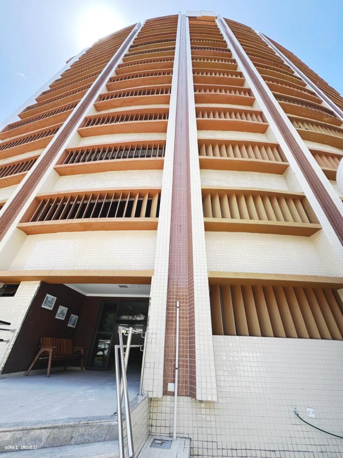 Apartamento à venda com 3 quartos, 158m² - Foto 2