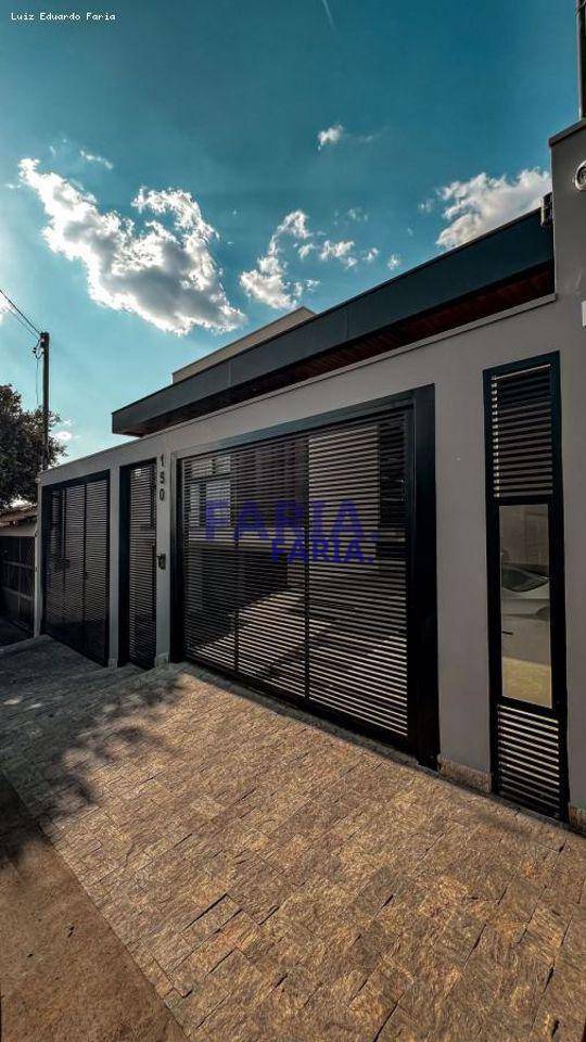 Casa à venda com 3 quartos, 250m² - Foto 2