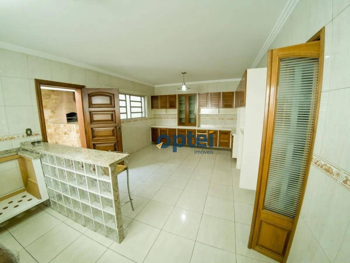 Casa à venda com 4 quartos, 200m² - Foto 3