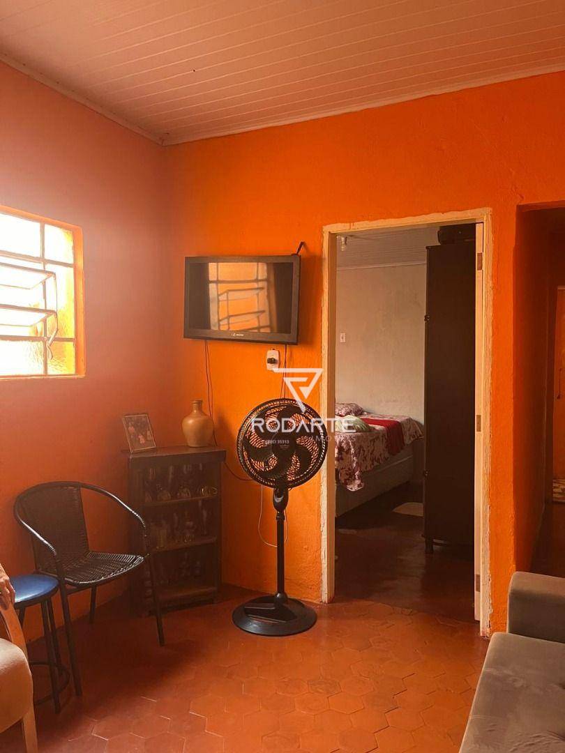 Casa à venda com 2 quartos, 56m² - Foto 1