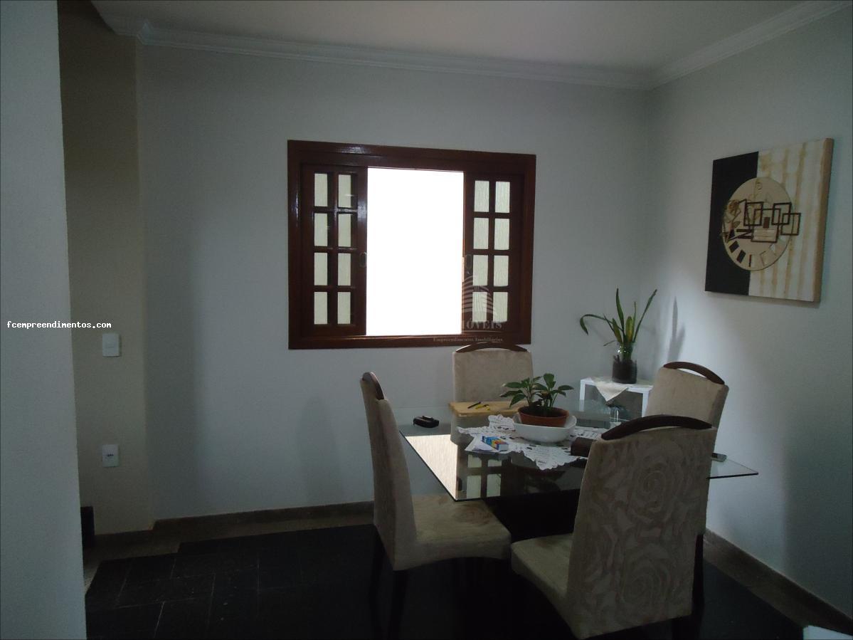 Casa à venda com 3 quartos, 300m² - Foto 3