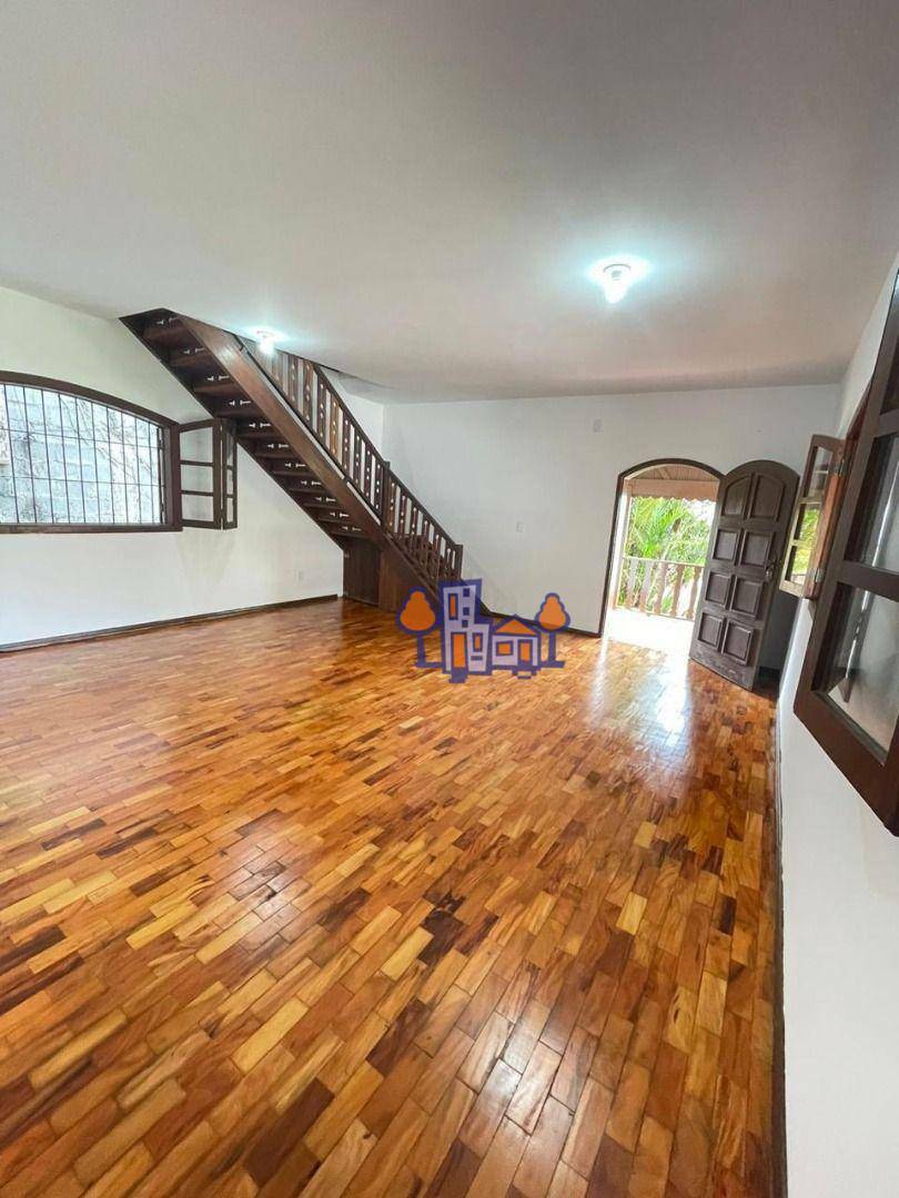 Casa à venda com 3 quartos, 259m² - Foto 6