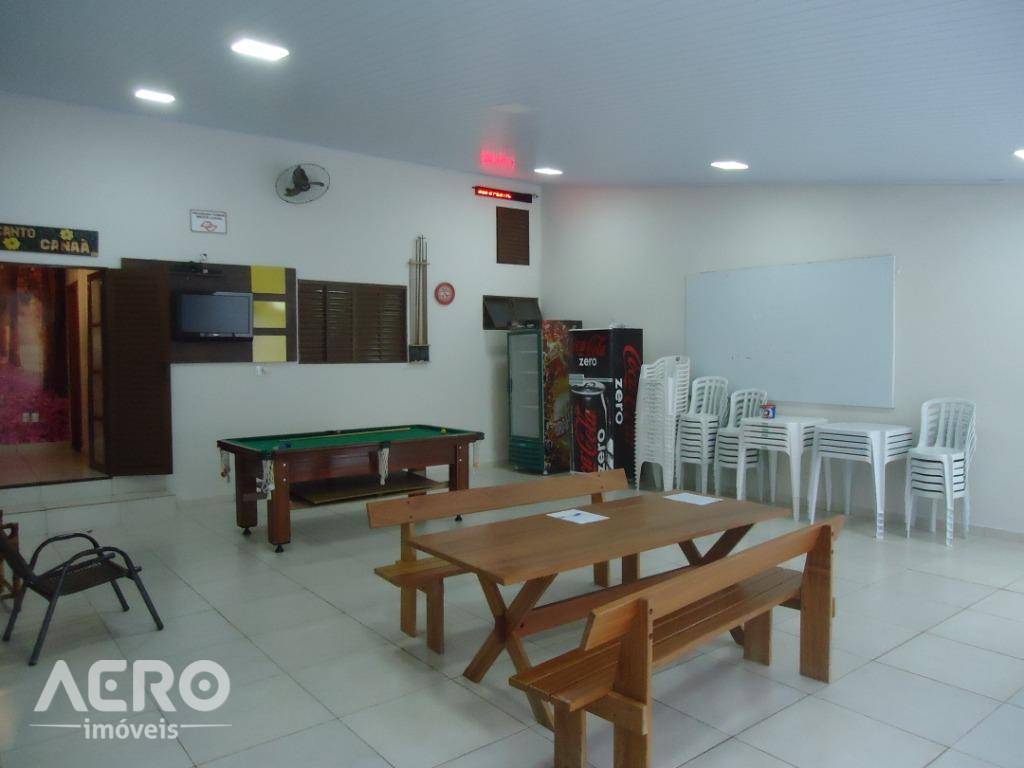 Casa à venda com 3 quartos, 200m² - Foto 11