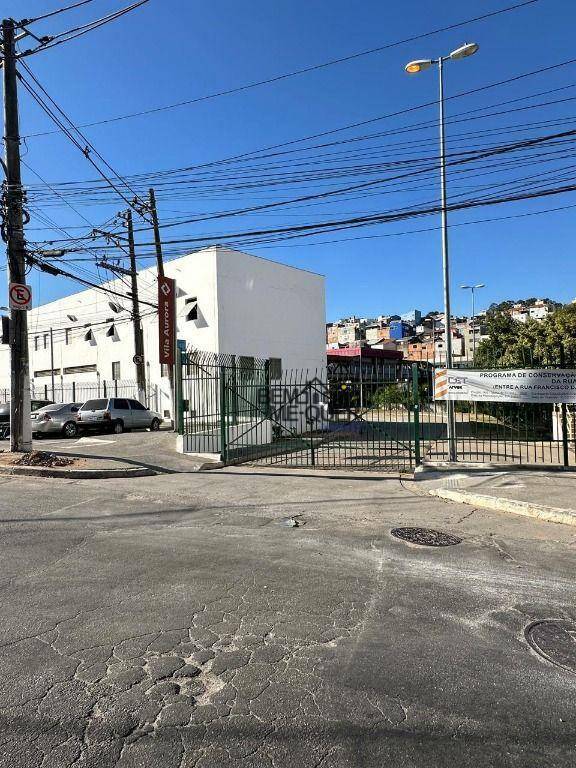 Sobrado à venda com 4 quartos, 300m² - Foto 2