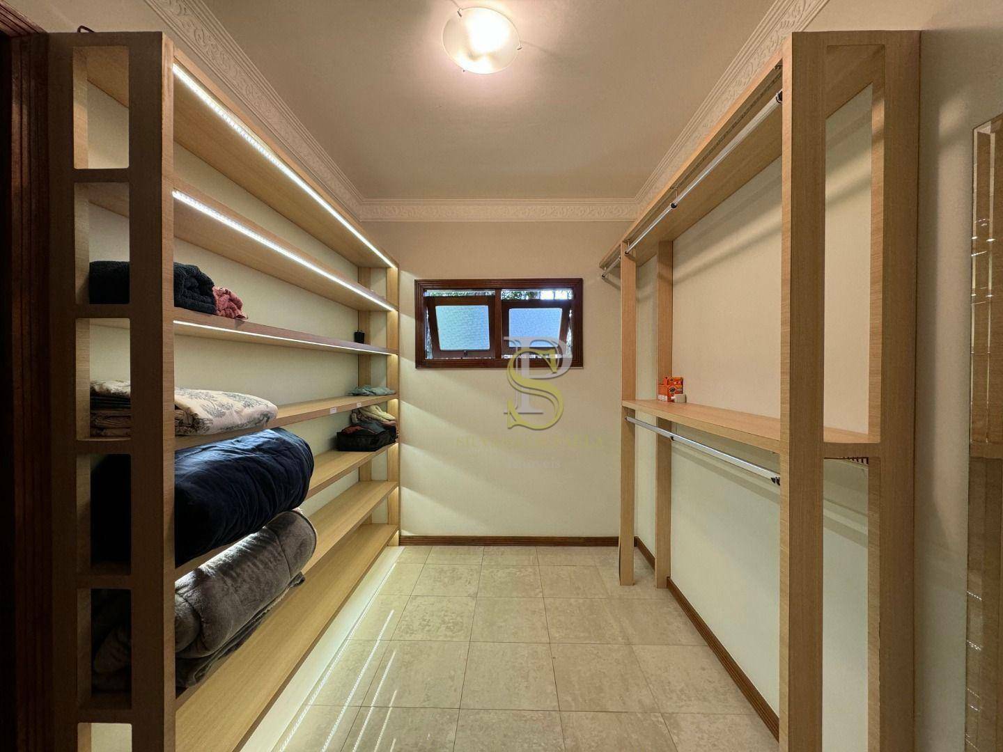 Casa de Condomínio à venda com 4 quartos, 250m² - Foto 31