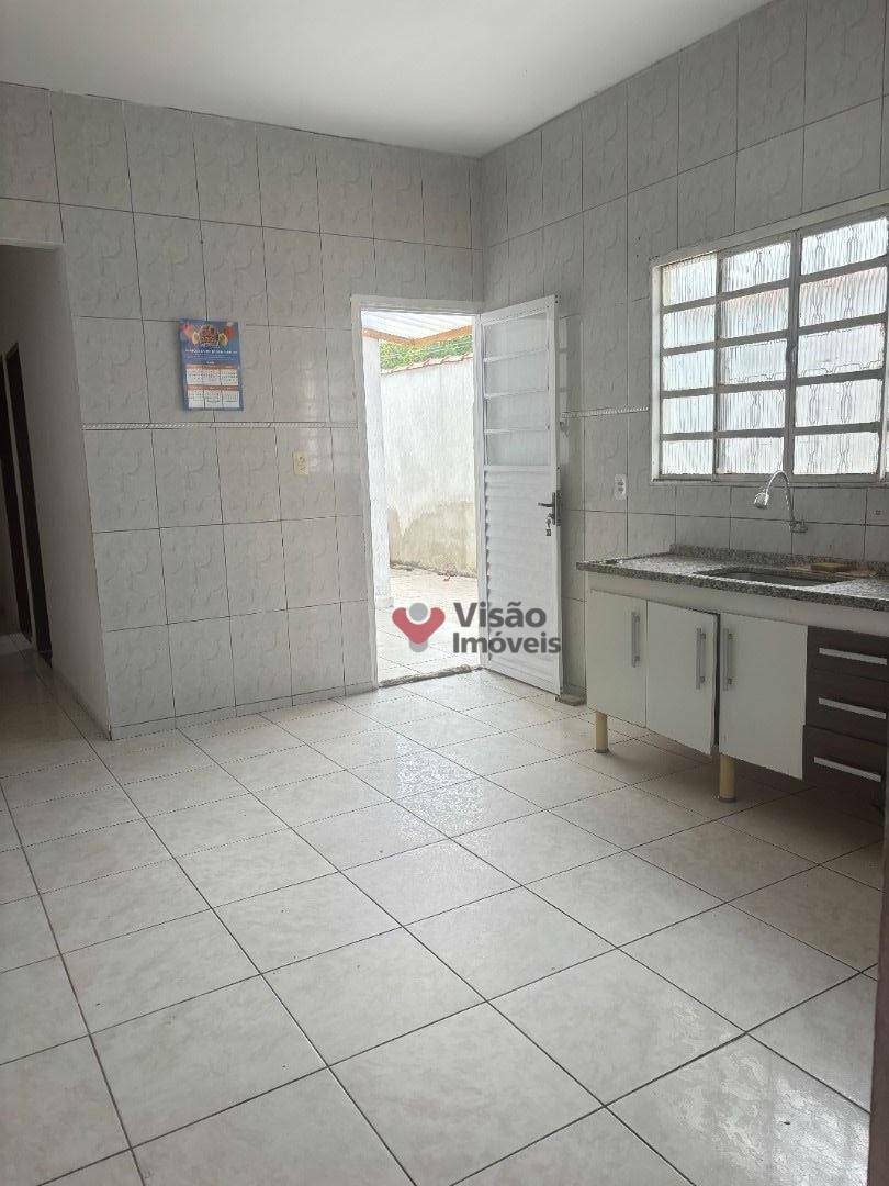 Casa à venda com 2 quartos, 65m² - Foto 4