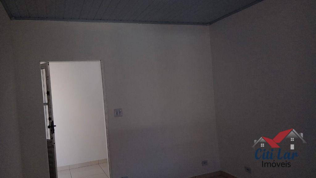 Casa para alugar com 1 quarto, 40m² - Foto 2